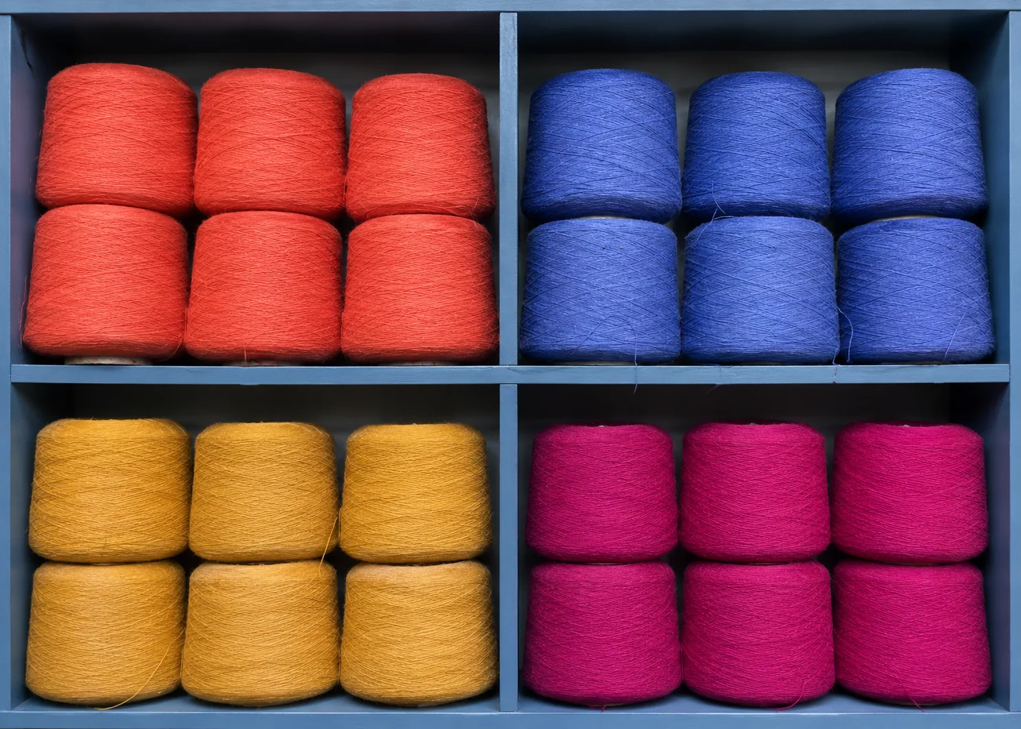 Colourful yarn cones — raw material selection